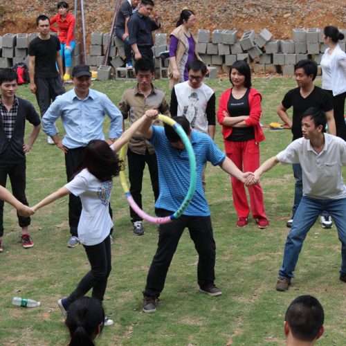 青天寨齐心协力呼啦圈活动3组合影